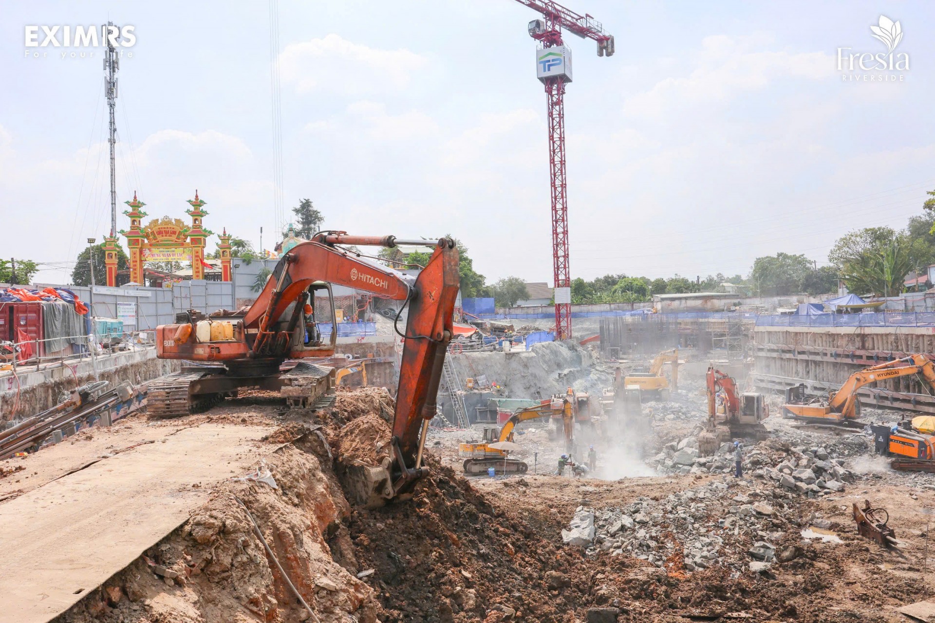 Công trường căn hộ Đồng Nai đang thi công được người mua ở thực theo dõi tiến độ