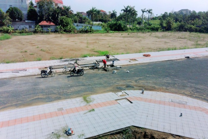 Ảnh thi công đường và vỉa hè Cồn Khương Diamond City, tháng 12/2021.